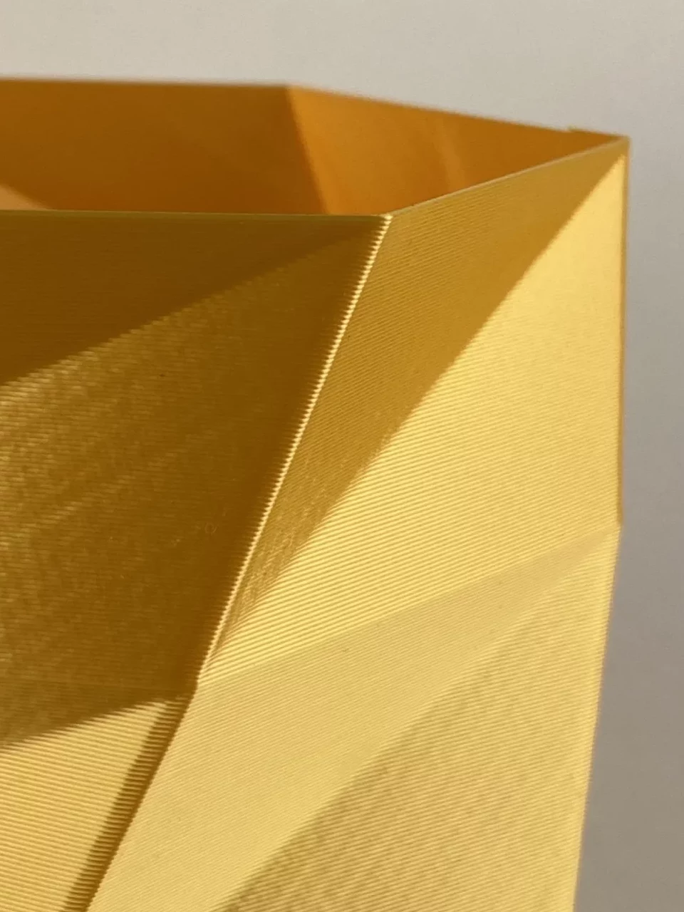 twisted vase gold PLA closeup